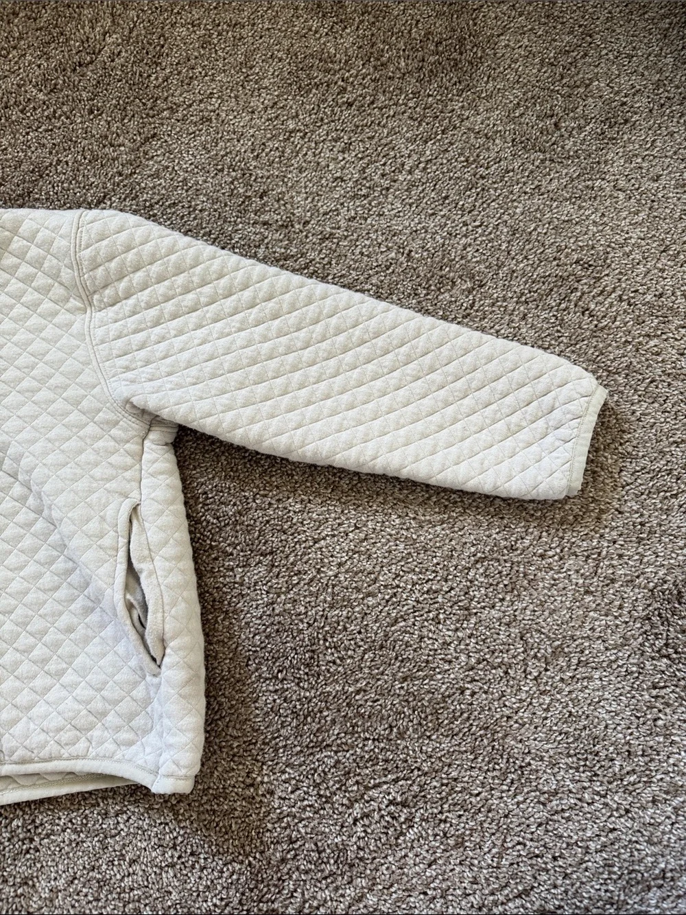 Old Navy Quilted Pullover Sweatshirt in‎ Light Gray
